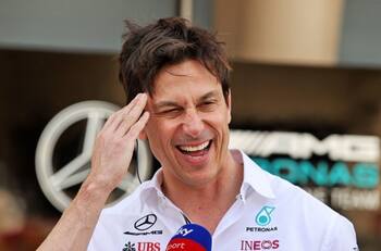 VIDEO | Aficionados de F1 increpan a Wolff con la frase “no, mickey, no” y esta fue su inesperada reacción