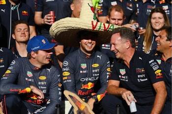 Así fue cómo Checo Pérez, Max Verstappen y Red Bull festejaron el 1-2 en el Gran Premio de Bélgica