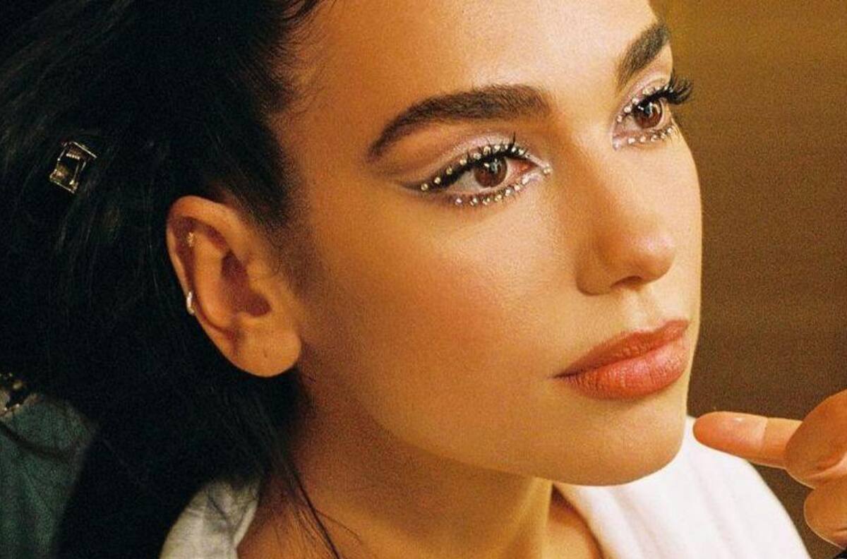 Belleza: De esta manera puedes realizar un delineado con piedritas ¡Lo amarás!