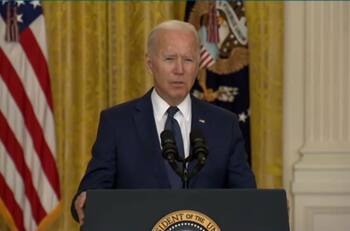 VIDEO: "Estúpido hijo de...": Biden insulta a periodista de Fox News