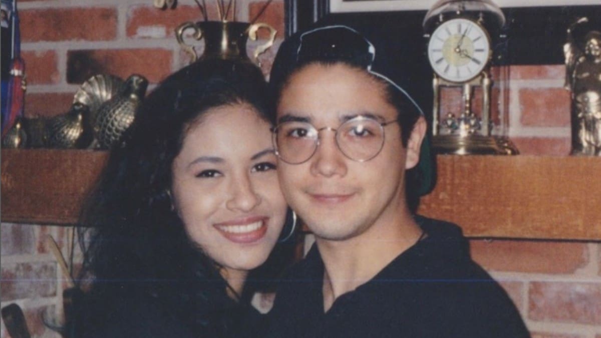 Esposo de Selena Quintanilla le envía amoroso mensaje a 27 años de su muerte