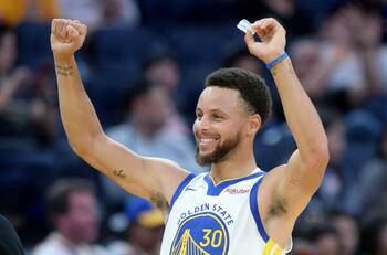 Stephen Curry continúa con paso de Jugador Más Valioso