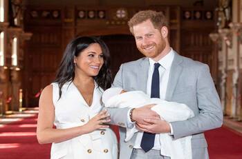 La razón por la que el hijo de Harry y Meghan no aparece en la foto de homenaje al príncipe Felipe