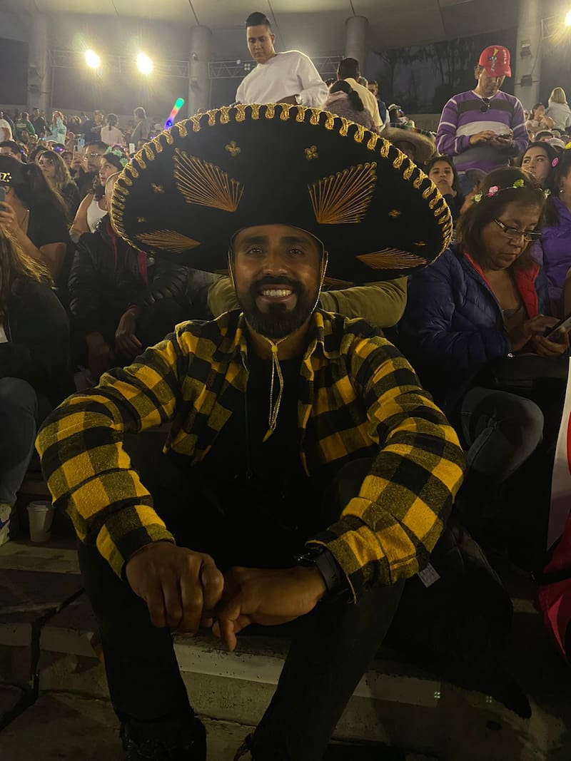 Fans esperando a Alejandro Fernández en Viña 2023