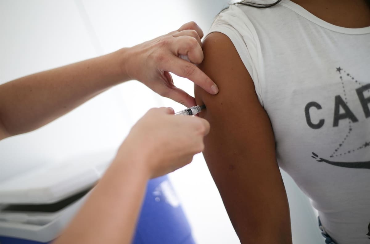 Covid-19: ¿Las vacunas causan infertilidad en hombres o mujeres?