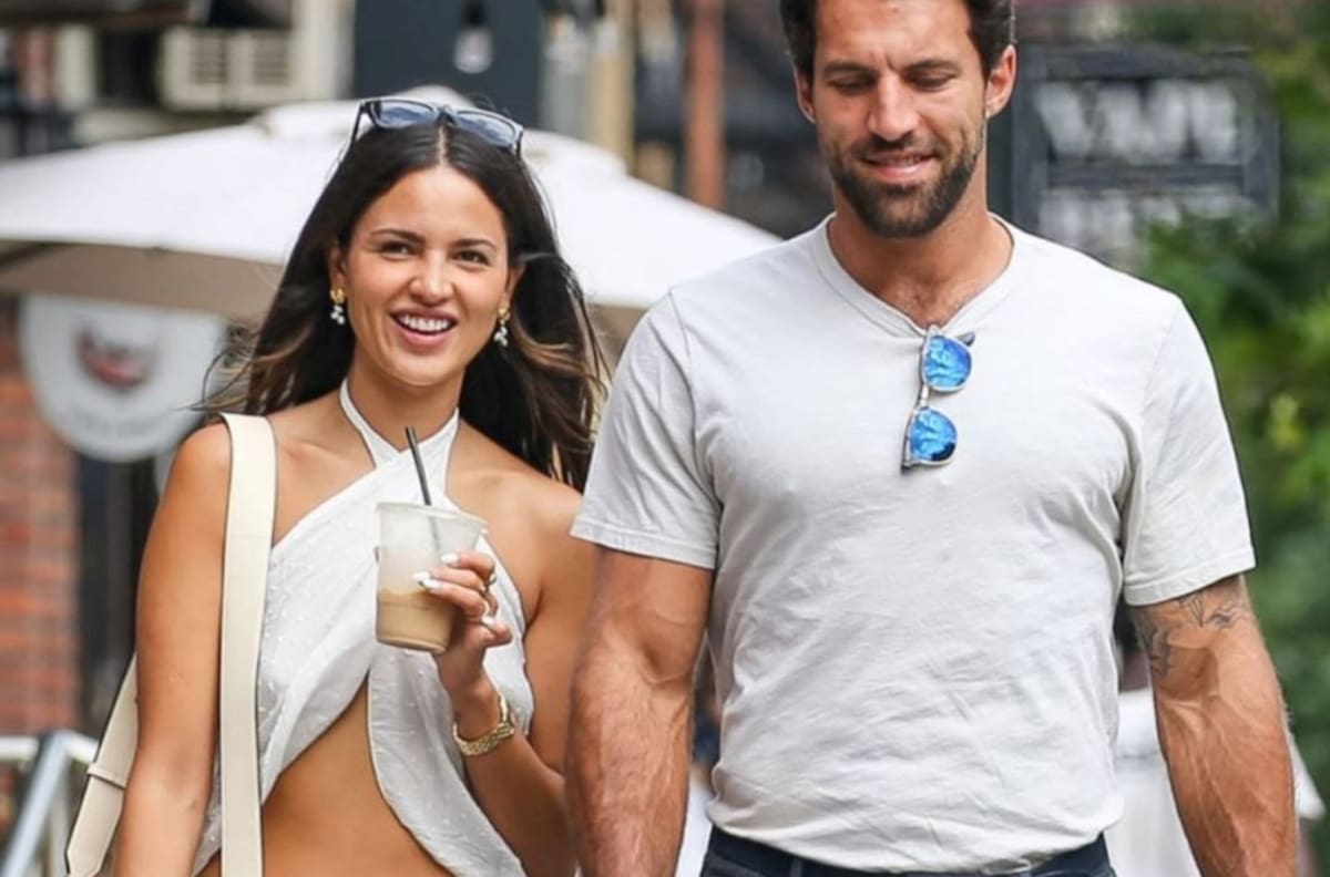 Eiza González y su novio Paul Rabil presumen su amor en Disneylandia