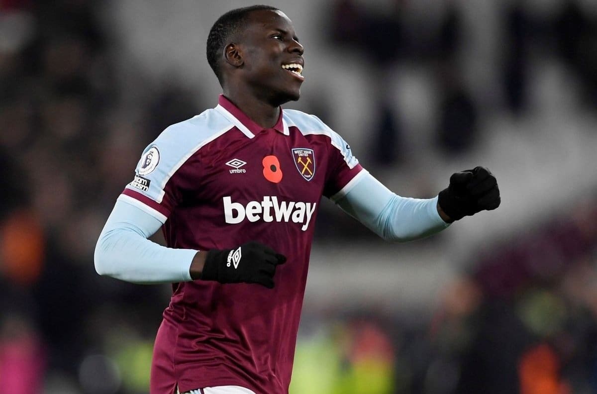 Kurt Zouma, jugador del West Ham, es captado maltratando a su gato