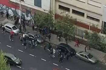 Aficionados del Independiente se enfrentan a tiros en Buenos Aires
