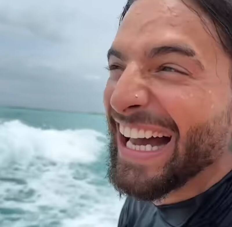 El cantante gusta de practicar deportes acuáticos