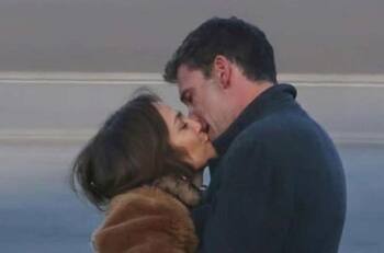 Jennifer Lopez y Ben Affleck con romántico beso demuestran que no pueden estar separados
