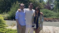 Julián Gil disfruta Madrid con los preparativos de la boda de su hija