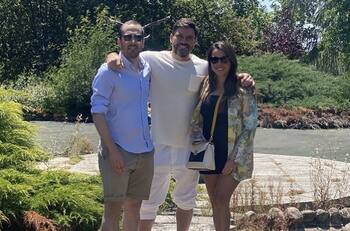 Julián Gil disfruta Madrid con los preparativos de la boda de su hija