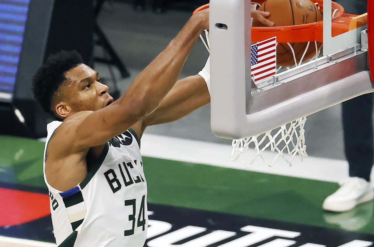 Bucks consiguieron victoria agónica sobre Nets rumbo a playoffs de NBA