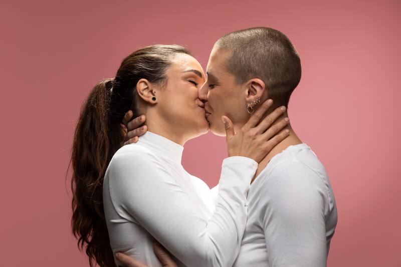 Entre ellos disminuye el dolor y quema calorías (Foto: Freepik).