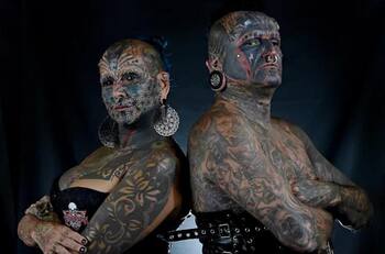 Récord Guinness: Conoce al matrimonio con más modificaciones corporales