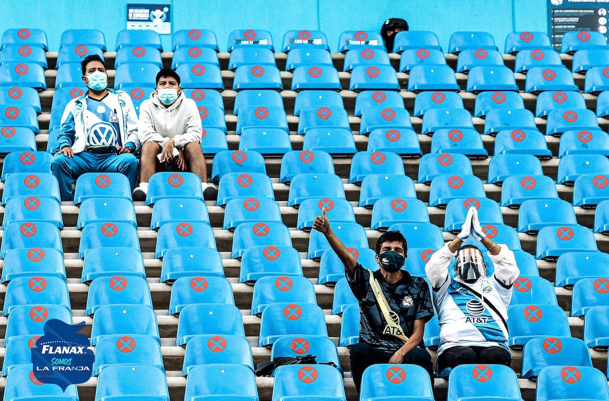 Aficionados en el Estadio Cuauhtémoc protagonizan pleito en el empate sin goles entre Puebla y Pumas