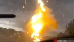 VIDEO | Captan momento impresionante en que cae un rayo en una camioneta