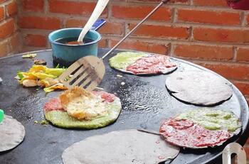 Habitantes crean “gordita socavón” en Puebla