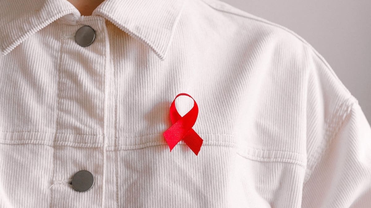 Estos son 10 valiosos consejos que te ayudarán si te diagnostican VIH/SIDA