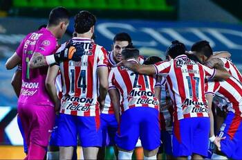Bronca entre jugadores de Chivas tras caer ante Bravos