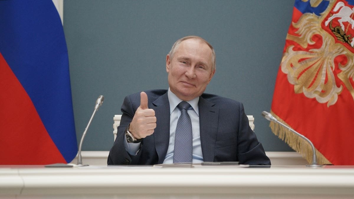 Vladímir Putin recibe la vacuna nasal rusa contra el coronavirus