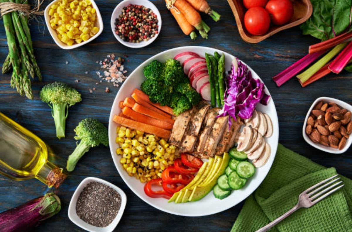 Estos son 5 alimentos para disminuir la grasa en tu cara y cabello