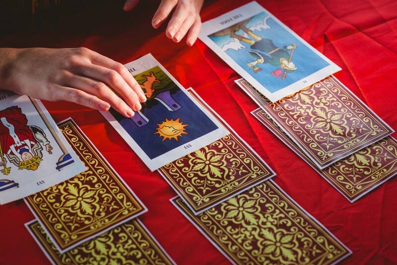 Descubre lo que el tarot quiere decirte este viernes.