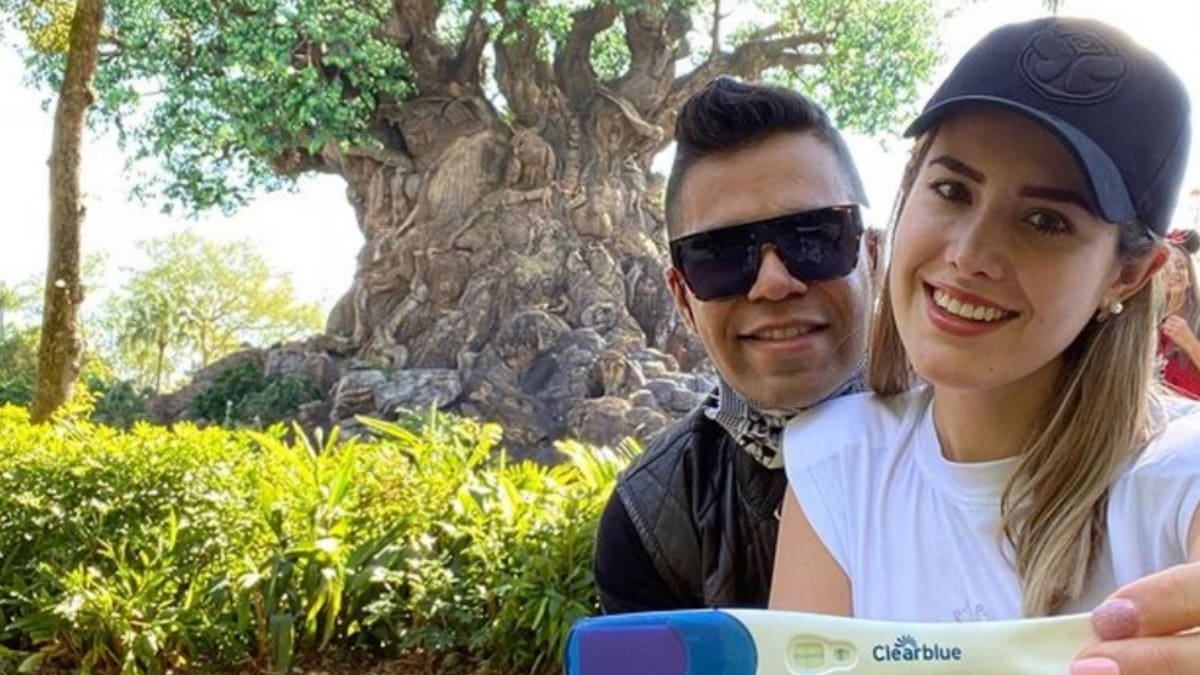 Stefanía de Aranda, esposa de Emir Pabón, en estado crítico tras accidente automovilístico