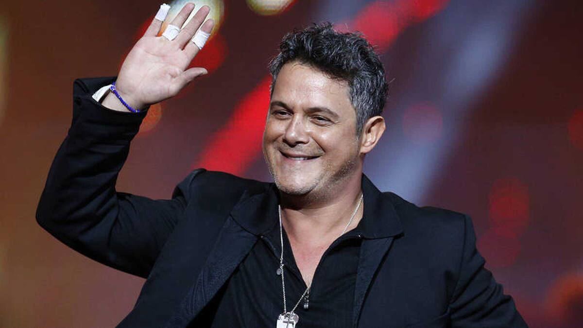 Alejandro Sanz se vacuna "fácil" en España y manda mensaje a sus fans