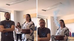 Video| Mujer confunde vela de cumpleaños con una de revelación de género, asusta a su novio y se viraliza