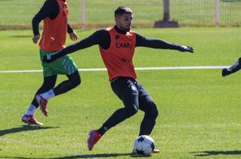 Delantero chileno tendría un pie afuera de la Liga MX tras pobre rendimiento