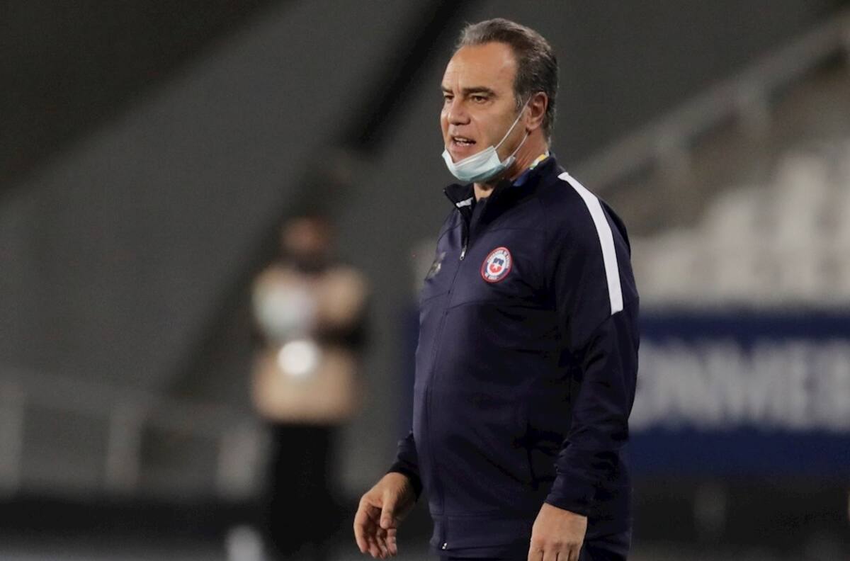 Técnico de Chile critica que haya 3 partidos de eliminatoria en una semana: "No es lógico"