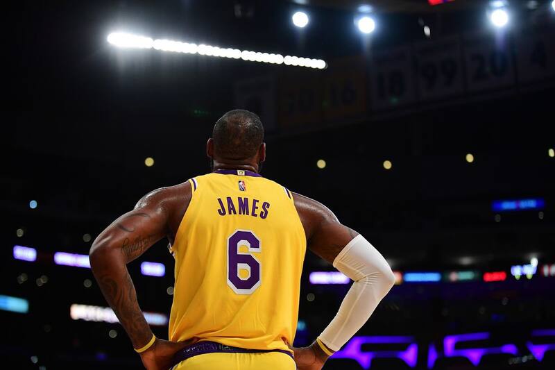 El estelar de los Lakers busca interrumpir una racha de dos años sin clasificarse a postemporada