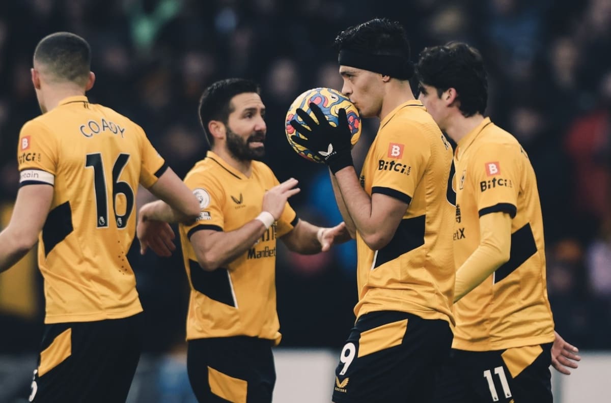 Los Wolves ganan al Brentford sin Raúl Jiménez