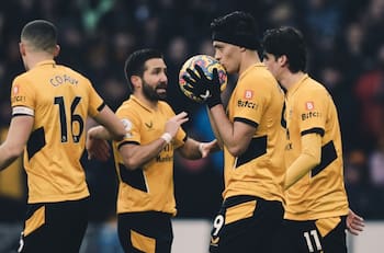 Los Wolves ganan al Brentford sin Raúl Jiménez