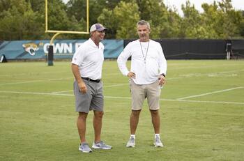 Jacksonville Jaguars despidieron a su entrenador tras agresión