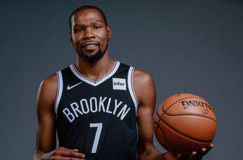 Kevin Durant celebra oro olímpico con extensión multimillonaria en Brooklyn