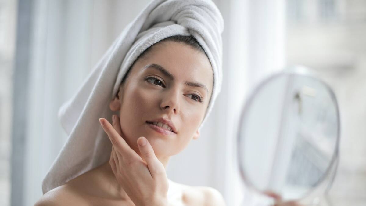 Esta es la razón por la que no deberías guardar tus productos de belleza en el baño