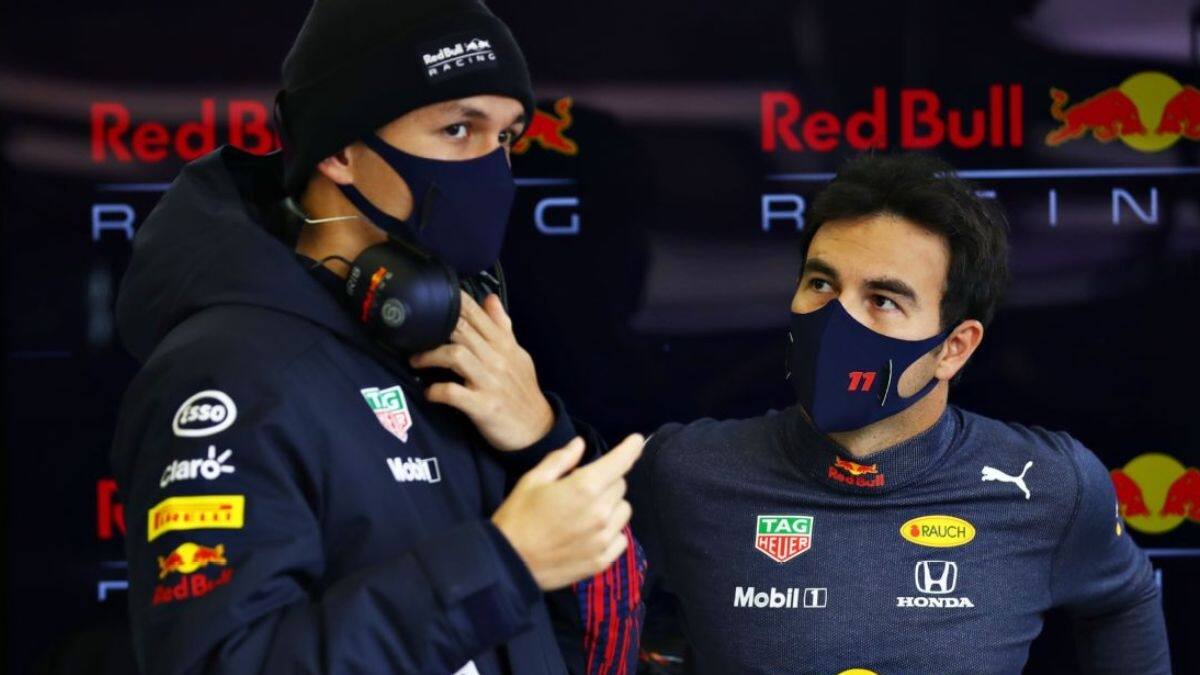 El insólito cuestionamiento de Alex Albon a Checo Pérez y Red Bull