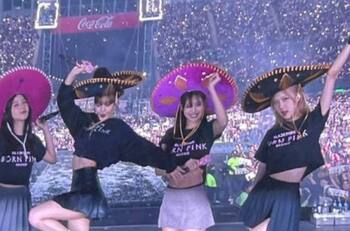 Usuarios en redes critican el tamaño de las pantallas en el concierto de BLACKPINK en el Foro Sol