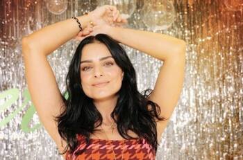 Aslinn Derbez deja boquiabiertos a sus fans con el anuncio de ¡me casó!, ¿será?