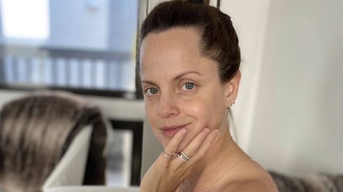 Mena Suvari revela que fue abusada sexualmente durante su adolescencia