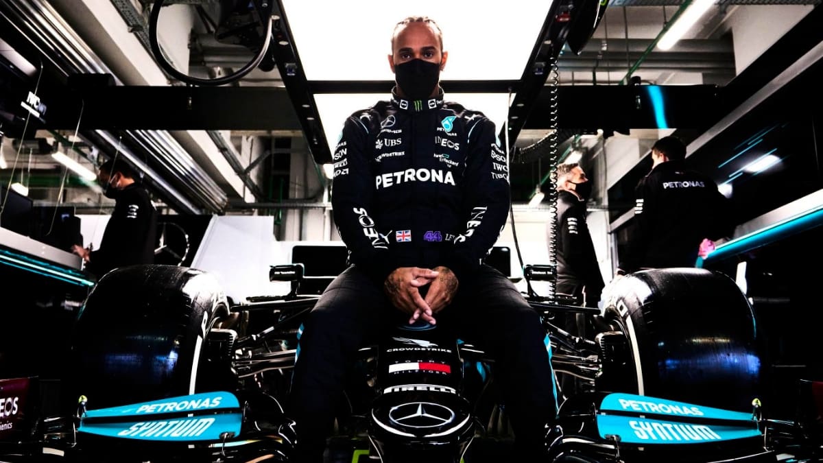 Lewis Hamilton se prepara en un simulador de cara al Gran Premio de México