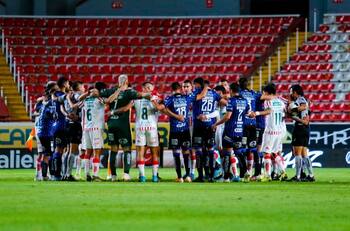 Necaxa vence a Querétaro tras reanudación de la Liga MX tras violencia en el Corregidora