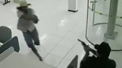 VIDEO | ¡Imágenes fuertes! Policía frustra asalto en banco de Brasil, el asaltante muere en el lugar