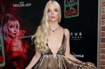 Anya Taylor-Joy se roba todas las miradas en vestido Dior durante el estreno de "Last Night In Soho"