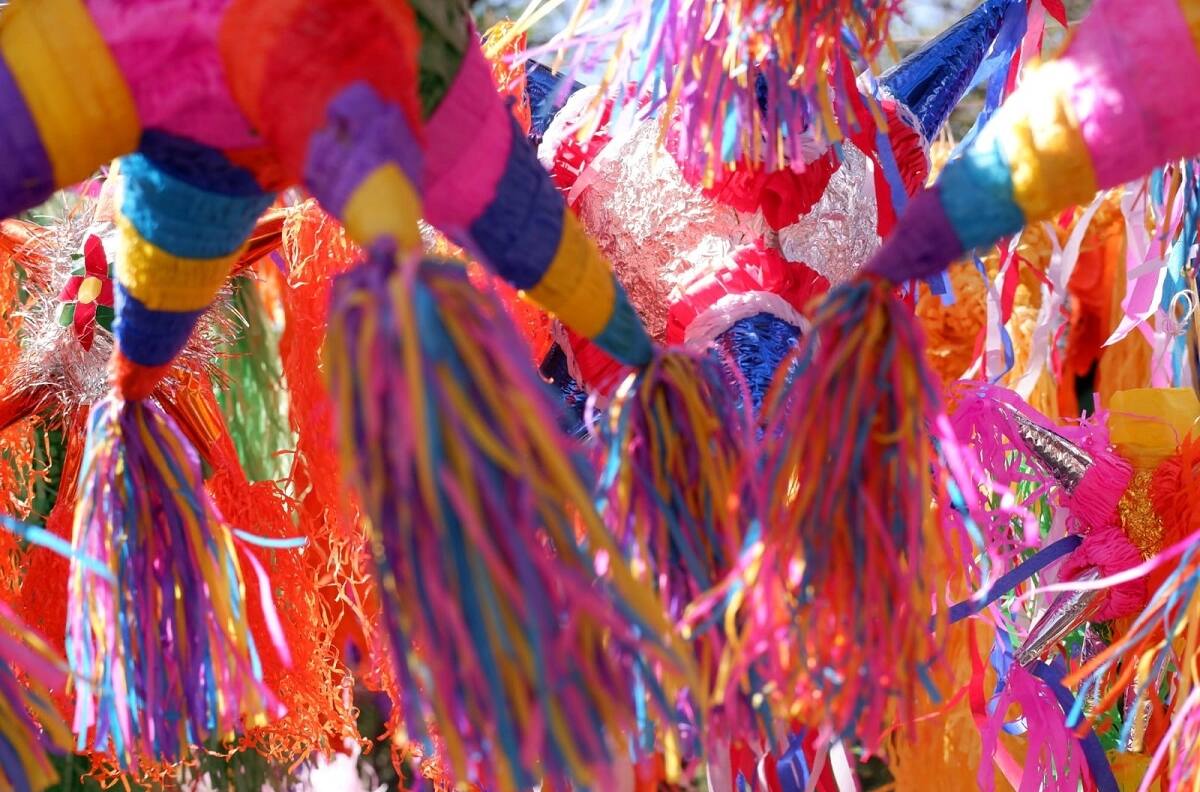 Estos son 8 datos curiosos que debes saber sobre las piñatas