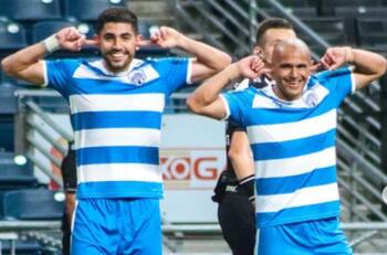 Video: Chupete Suazo no oculta su emoción tras anotar con Raya2