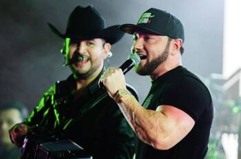 Edén Muñoz de Calibre 50 confiesa la razón por la que no permite fotos con sus fans