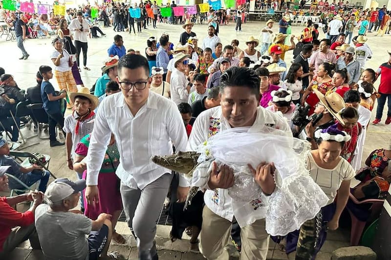 Todo el pueblo asistió a la ceremonia. Créditos: Facebook Víctor Hugo Sosa.